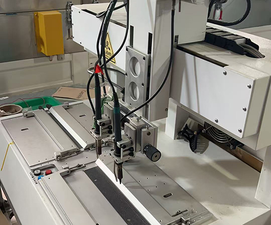 Automatic soldering machine