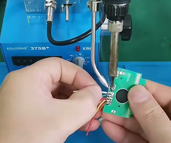 Manual soldering machine