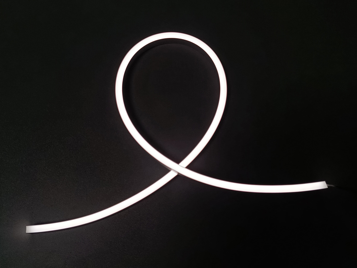 0610 High Quality Low Price Side Emitting Silicone Neon Strip 120LEDs/m 5m IP67 Silicone Neon Light