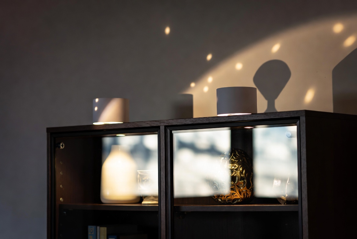Puck Lights Shadow Comparison Display Case