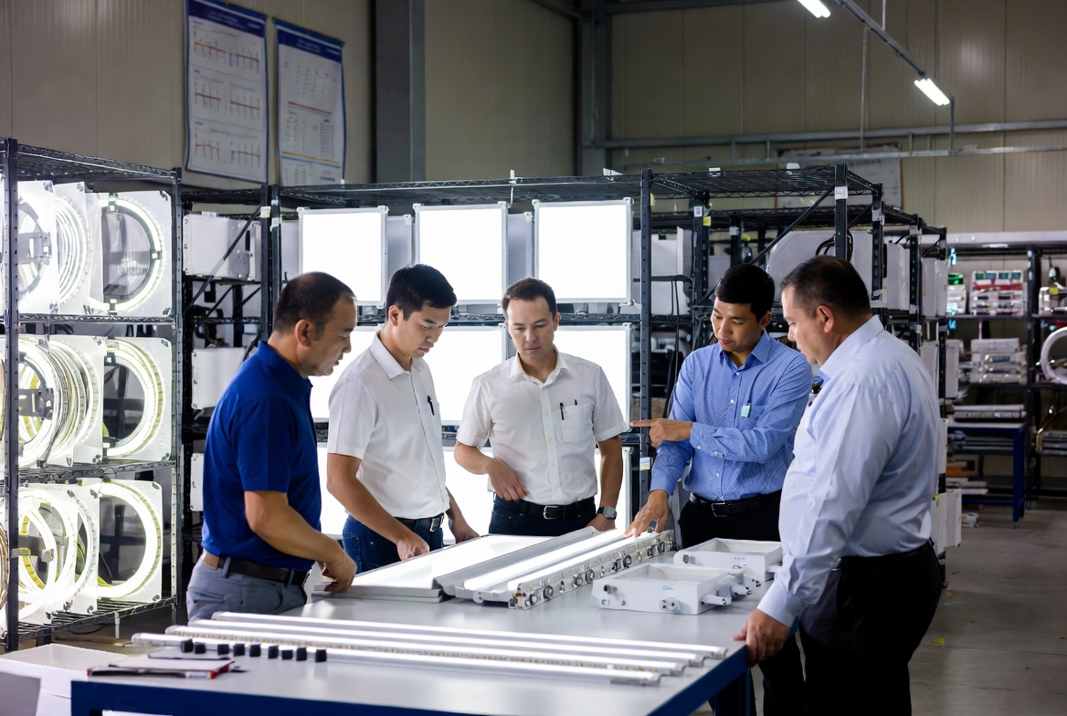 Custom OEM Lighting Factory Scene