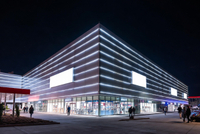 //iqrorwxhomoqlp5m.ldycdn.com/cloud/prBpoKqjllSRplijrnonkp/LED-Neon-Strip-On-Commercial-Facade.jpg